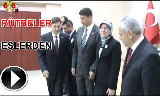 RÜTBELERİNİ EŞLERİNDEN ALDILAR
