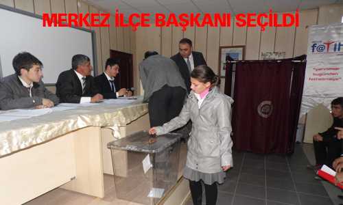 ÖÐRENCİLER DEMOKRASİ İÇİN BAŞKANLARINI SEÇTİ