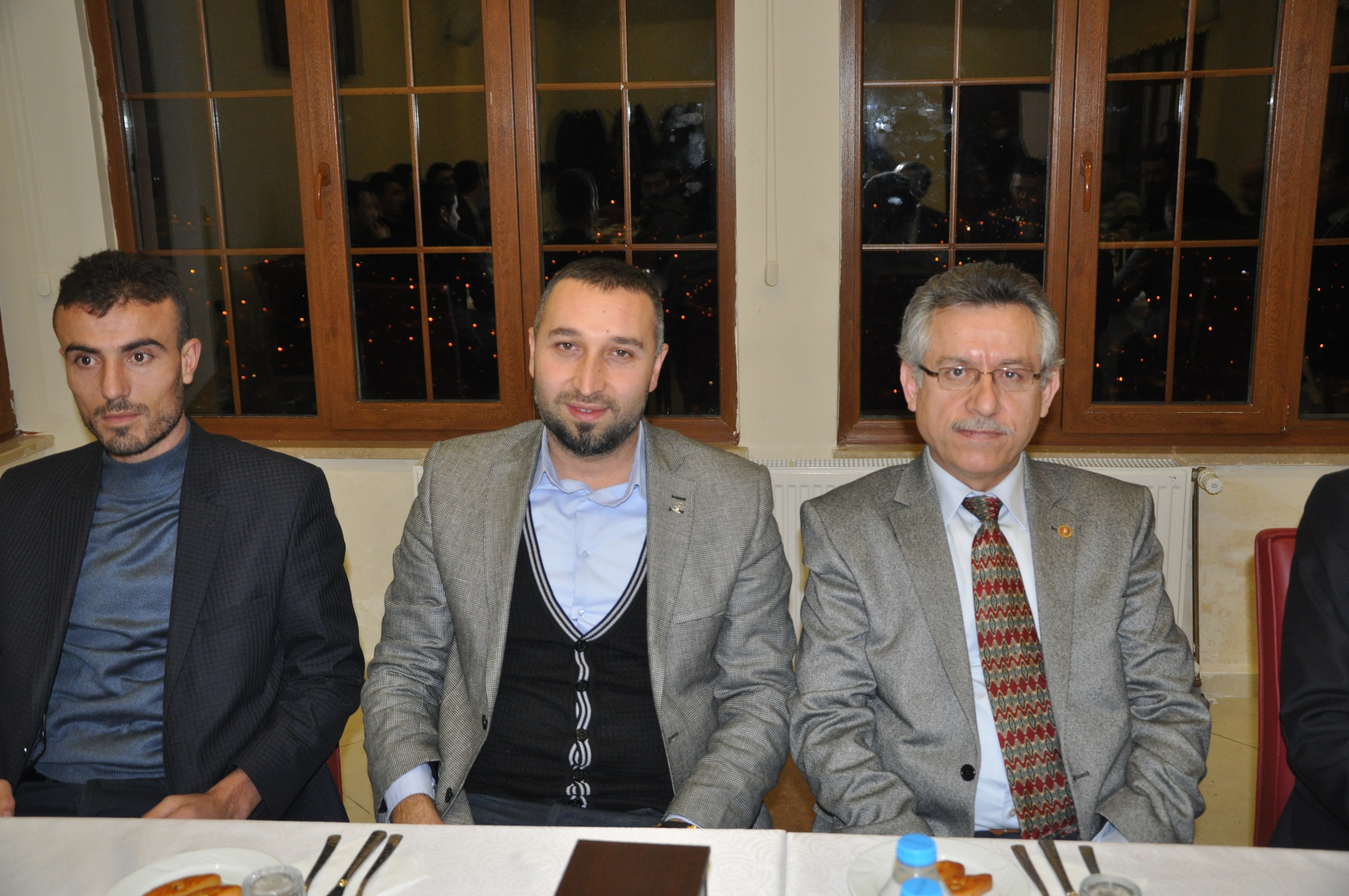 AK GENÇLİÐE NASİHAT
