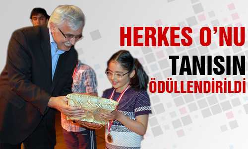 ÖÐRENCİLER ÖDÜLLENDİRİLDİ
