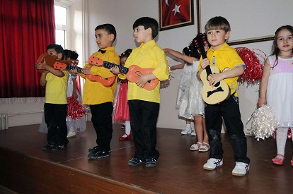 MİNİKLER BÜYÜLEDİ