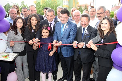 RENKLİ KÜÇÜK ELLER ÖZEL KREŞ AÇILDI