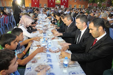 BEREKET KERVANINDAN 2000 KİŞİ
