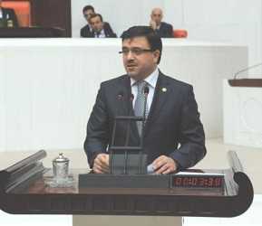 ULU ÖNDER ATATÜRK KENDİSİNİ MİLLETE ADADI