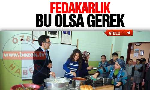EVİNE GİDEMEYEN ÖÐRENCİLERE OKULDA YEMEK