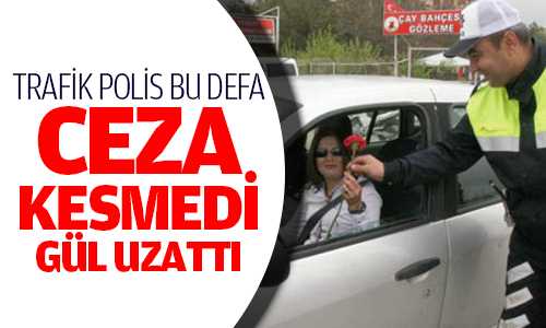 Trafik Polisi Sürücüler Gül ve Çikolata İkramında Bulundu