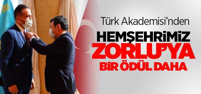 Hemşehrimiz Kürşad Zorlu'ya Türk Akademisi'nden madalya verildi