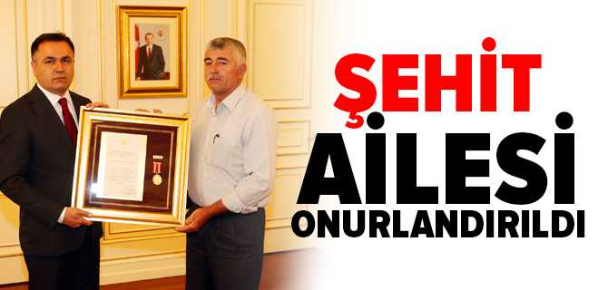 Şehit Ailesine Devlet Övünç Madalyası Beratı Takdim Edildi