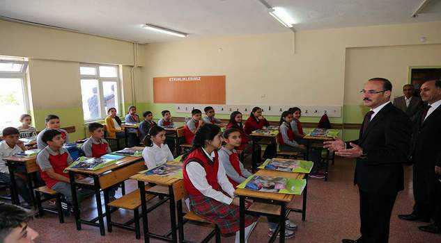 Yozgat’ta 79 Bin öğrenci için ders zili çaldı 