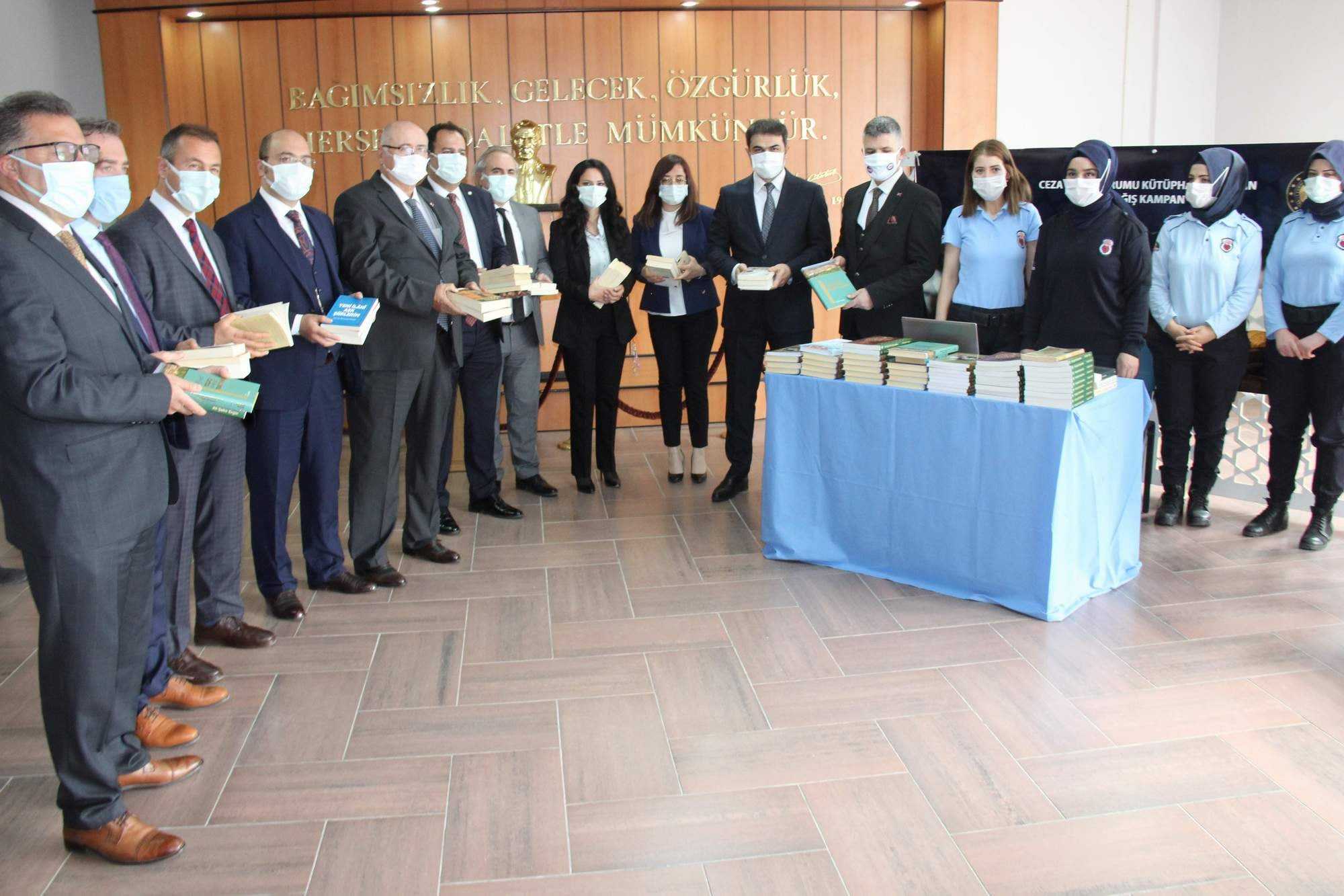 Kitap kampanyasına destek oldular